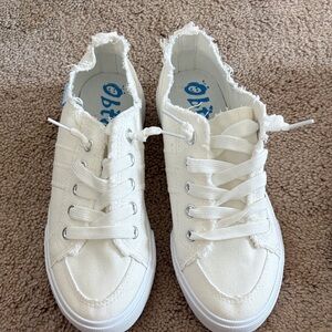 Trendy White Canvas Sneakers